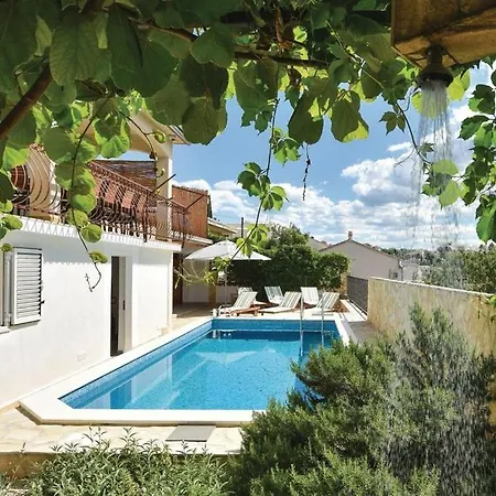 Spacious With Dream Views