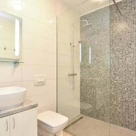 Spacious With Dream Views *